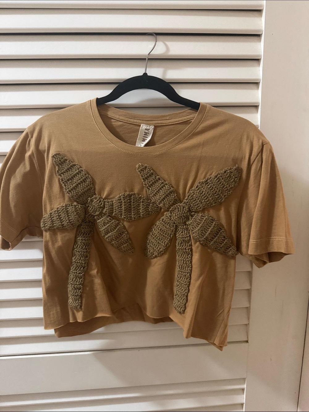 Crochet Palm Appliqué Cropped Tee - Tan